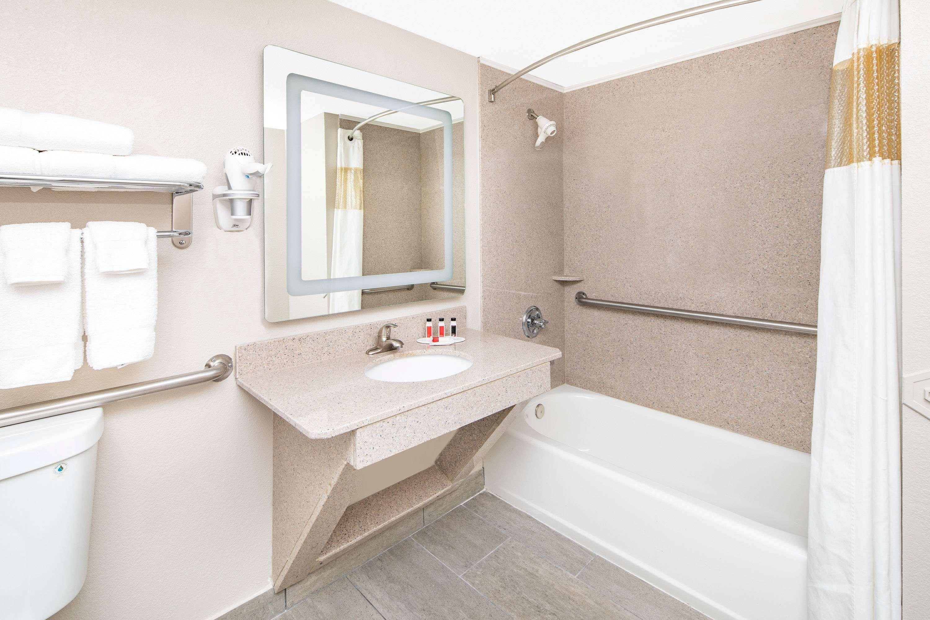 Ramada By Wyndham Alpharetta Atlanta North Hotel Bagian luar foto